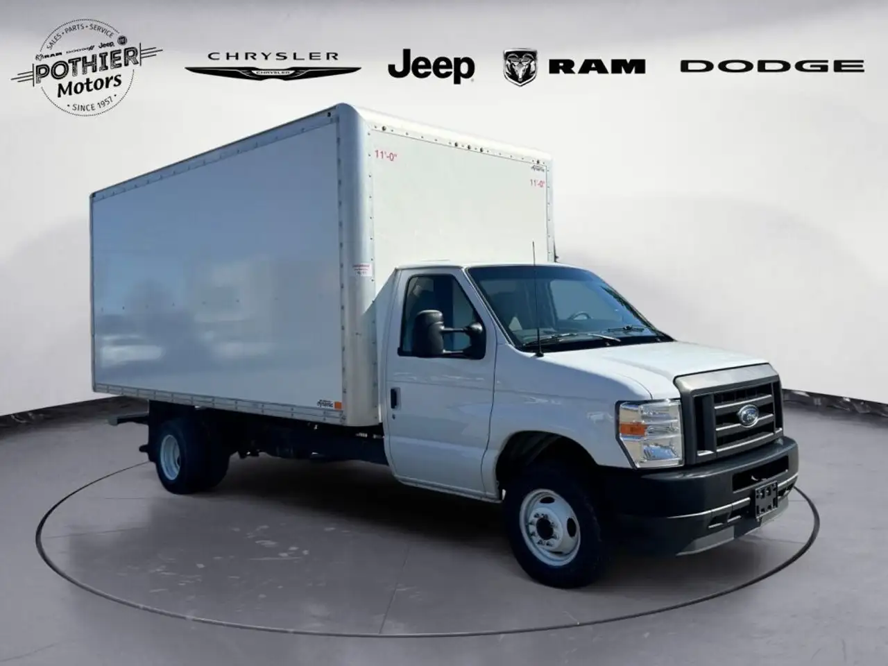 Ford E-Series Cutaway снимка Ford E-Series Cutaway