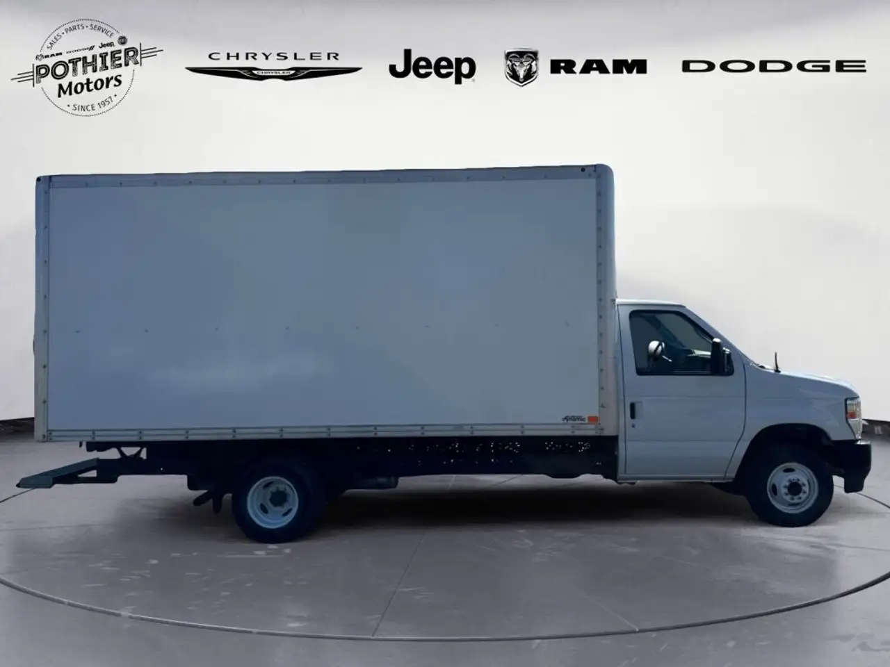 Ford E-Series Cutaway снимка Ford E-Series Cutaway
