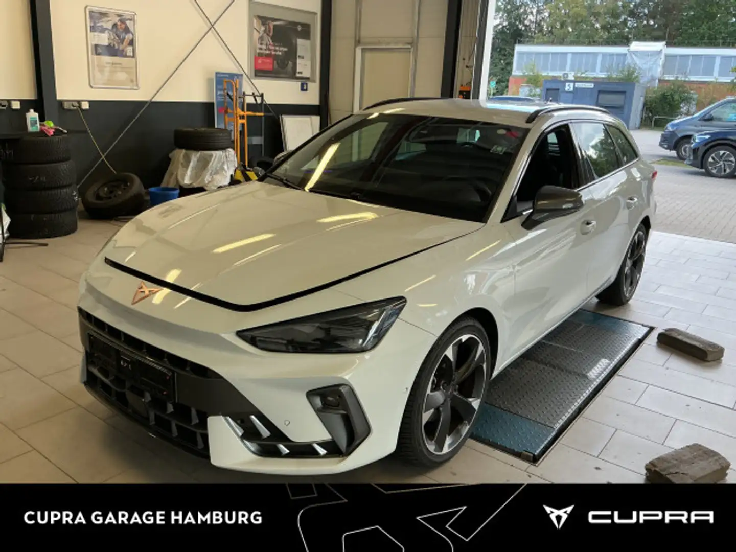 CUPRA Leon Sportstourer 1.5 eTSI DSG Navi Kamera Kessy Weiß - 1