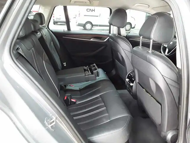 BMW 5 Series view 14