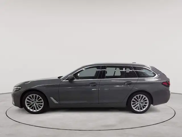 BMW 5 Series view 6