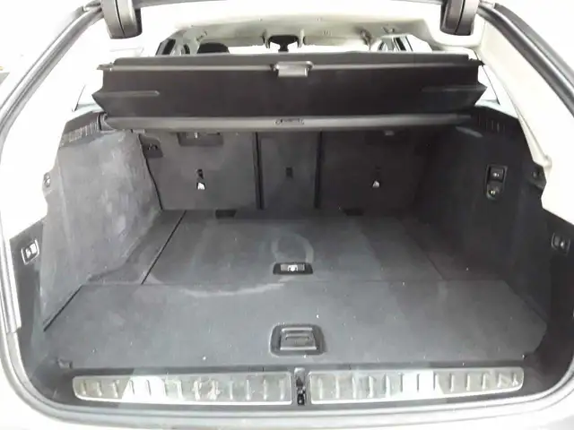 BMW 5 Series view 15