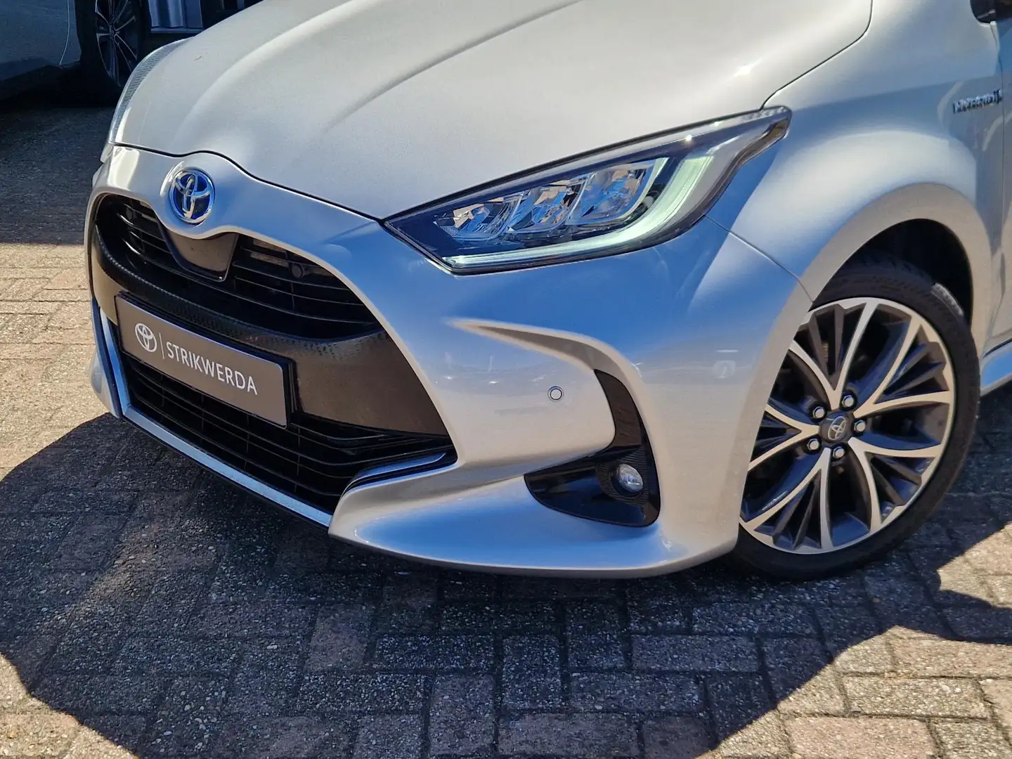 Toyota Yaris 1.5 Hybrid Executive Panoramadak Trekhaak volledig - 2