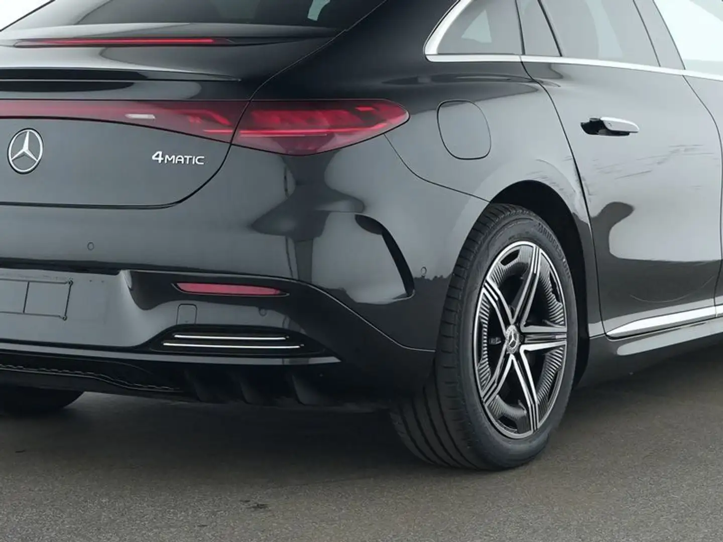 Mercedes-Benz EQE 350 4M AMG Line Ex & Int+Pano+Distro+Memory Schwarz - 2