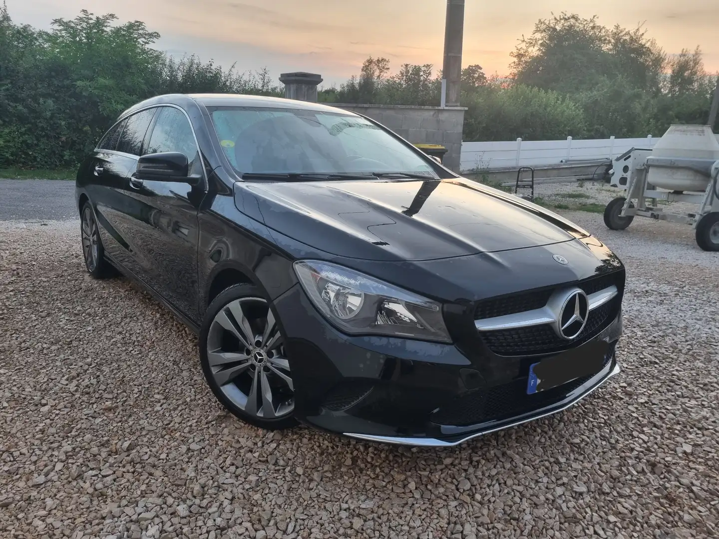 Mercedes-Benz CLA 180 CLA Shooting Brake 180 d 7-G DCT Business Edition - 1