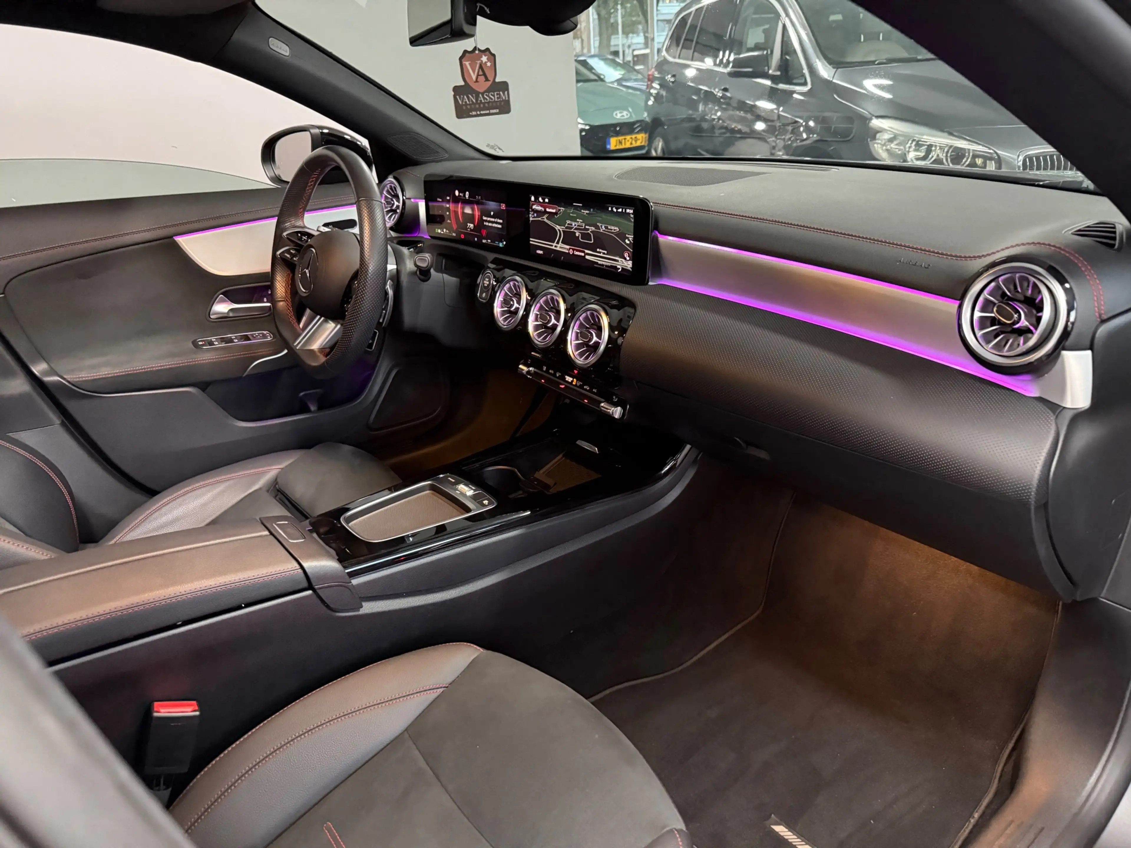 Mercedes-Benz CLA 180 Star Edition AMG Line — photo 11