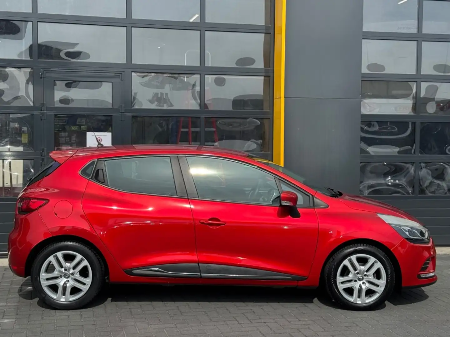 Renault Clio TCe  90 Zen Parkeersensoren Rot - 2