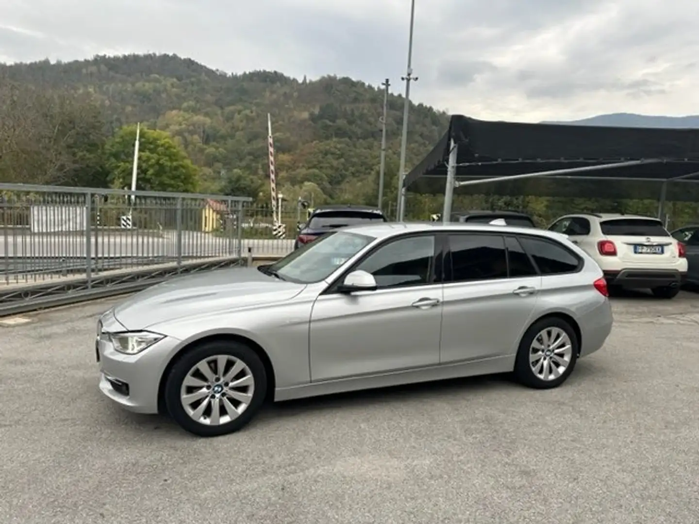 BMW 320 320d Touring Sport Grigio - 2