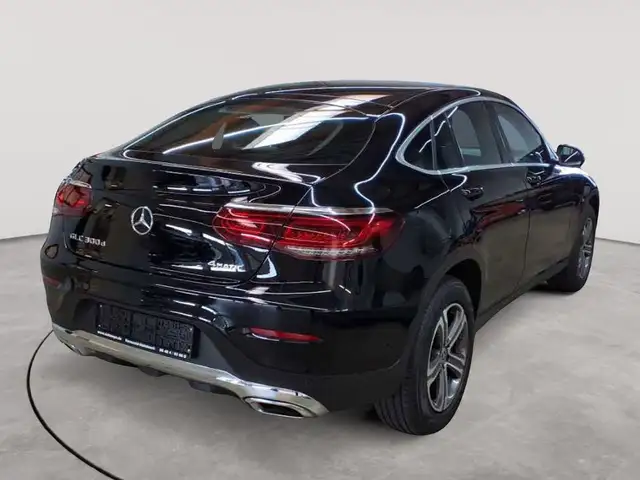 Mercedes-Benz GLC view 4