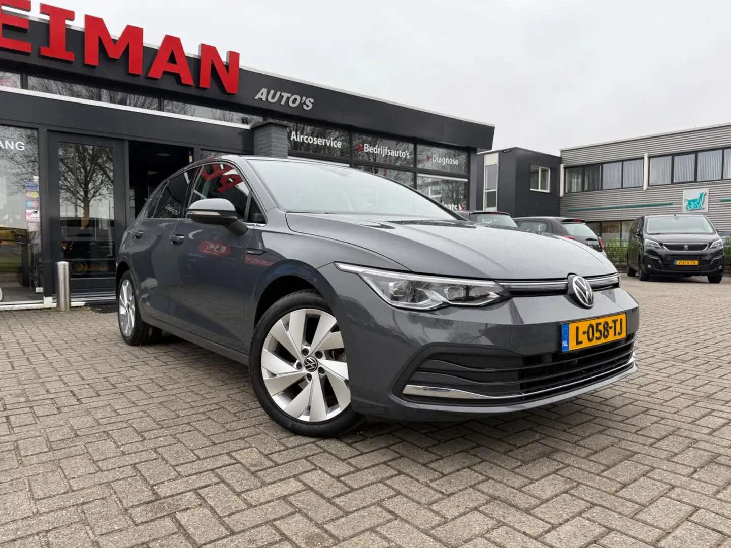 Volkswagen Golf 1.5 eTSI R-Line Grijs - 2