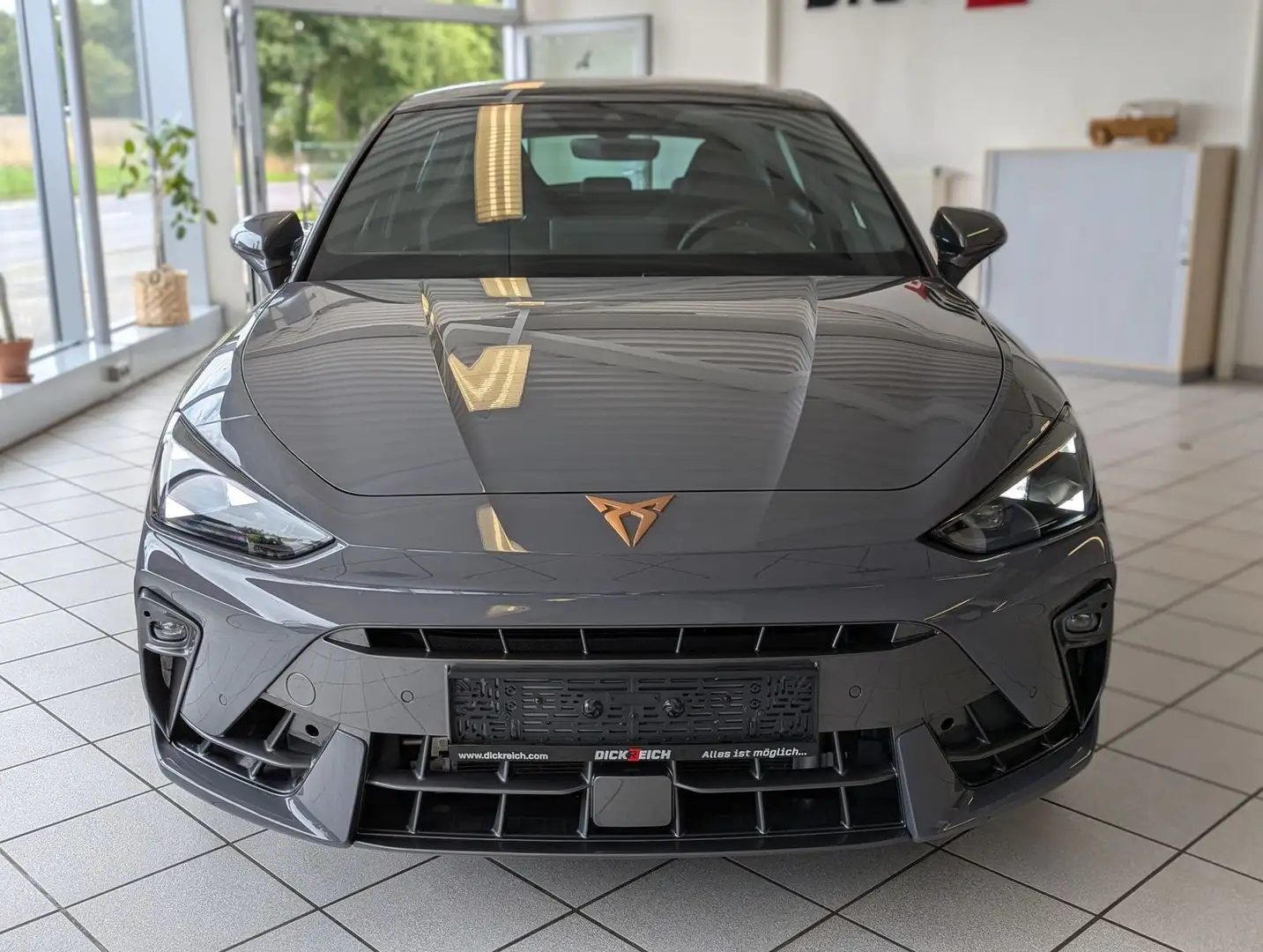 CUPRA Leon 2.0TSI VZ Matrix Pano Sennheiser Kamera 19" Gris - 2