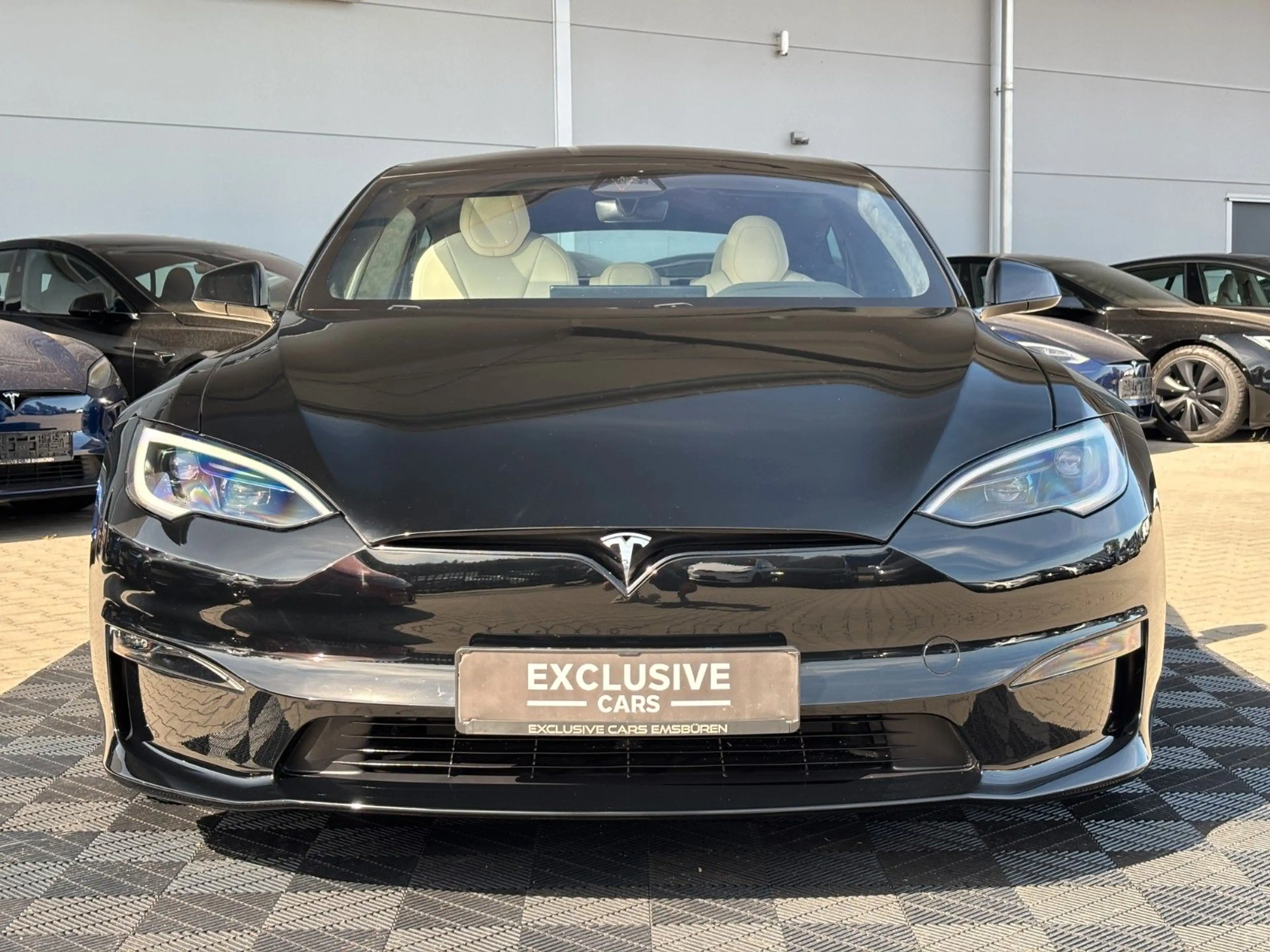 Tesla Model S MODEL S PLAID | MATRIX | CREAM SEAT| ENHANCED AP — photo 2