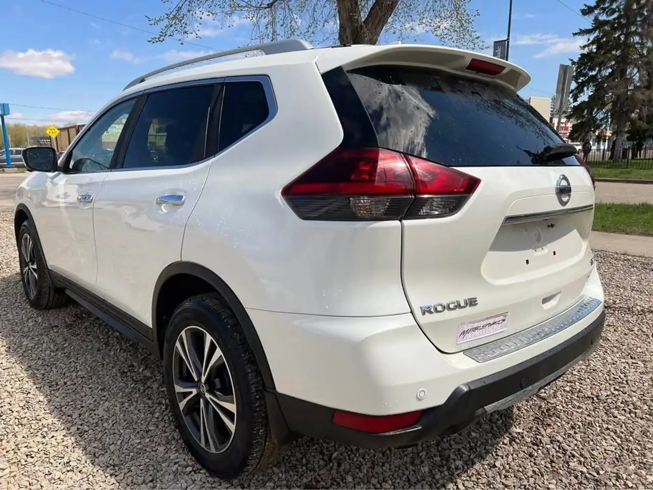 Nissan Rogue снимка Nissan Rogue