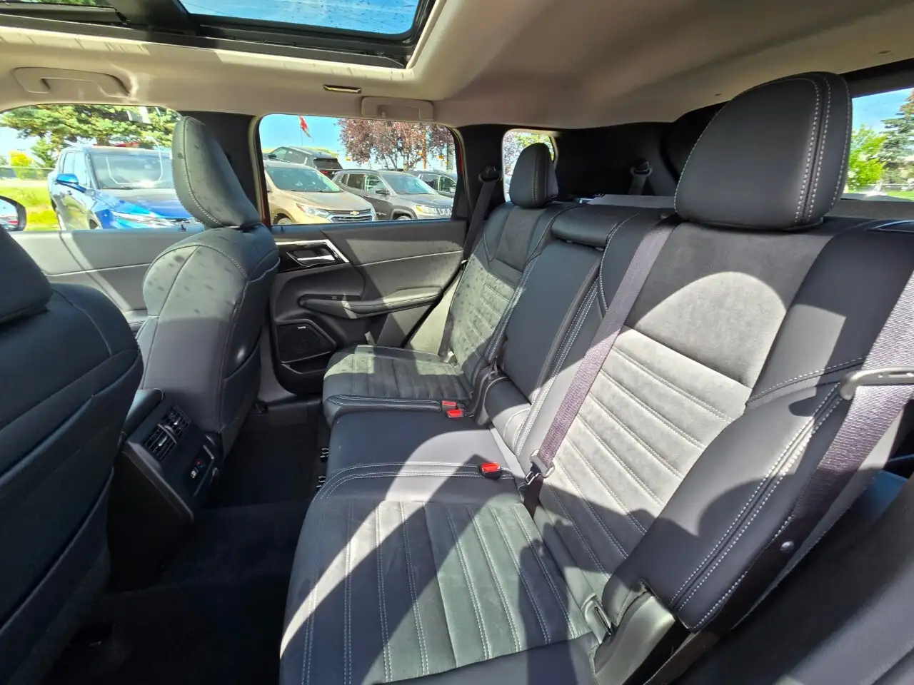 Mitsubishi Outlander снимка Mitsubishi Outlander