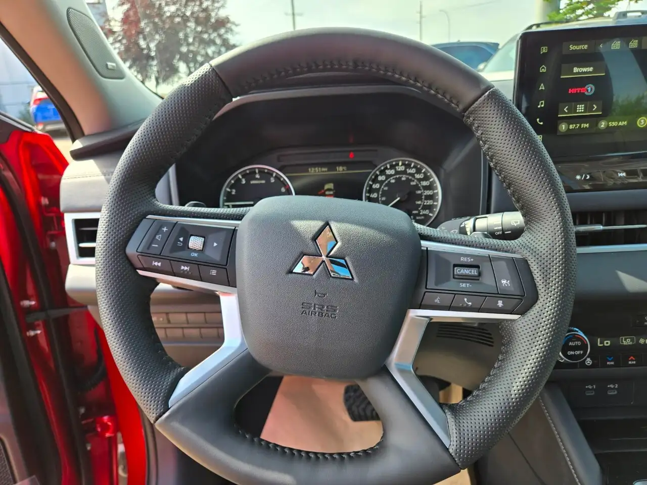 Mitsubishi Outlander снимка Mitsubishi Outlander