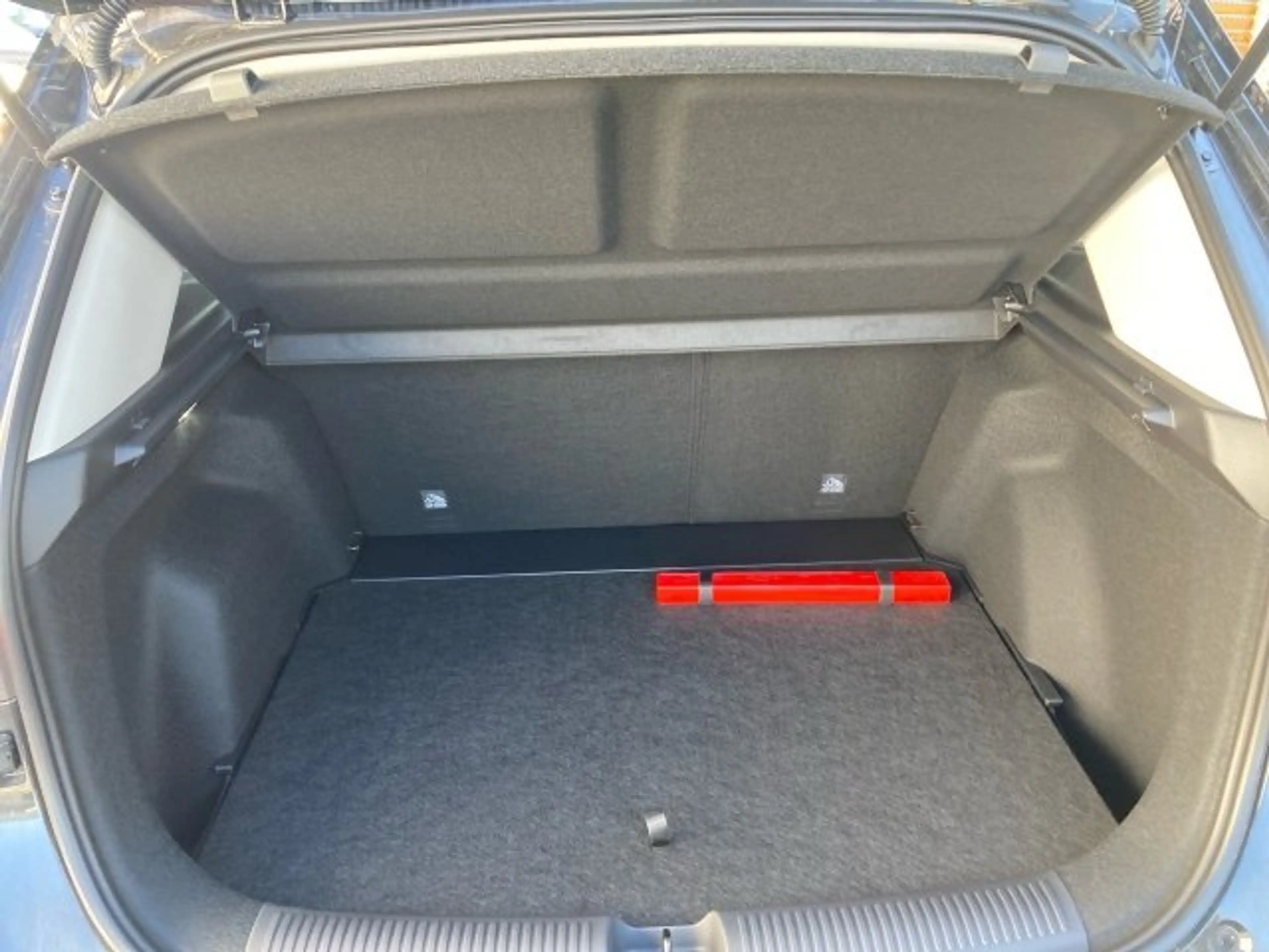 MG ZS + 1,5 MT Deluxe 25.5 Österreich Paket — photo 13