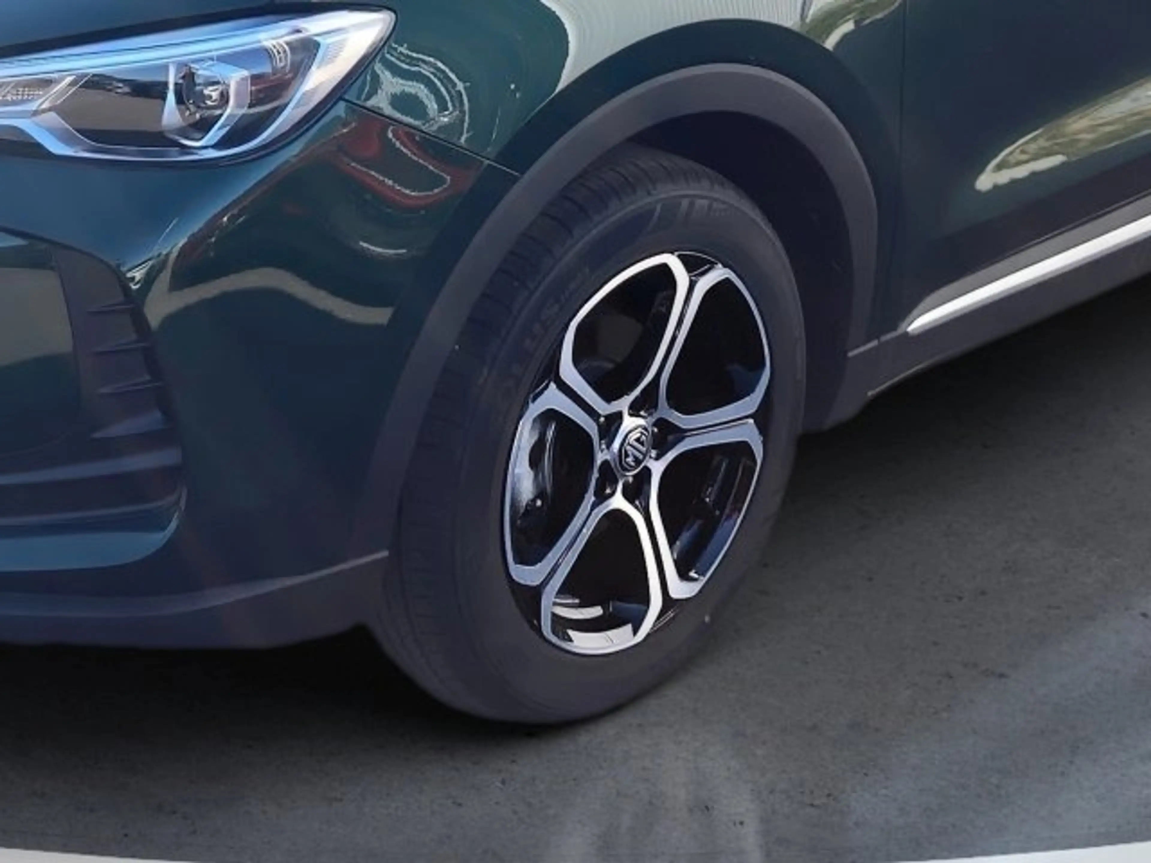 MG ZS + 1,5 MT Deluxe 25.5 Österreich Paket — photo 8