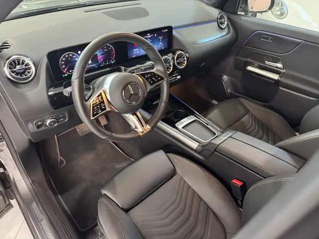 Mercedes-Benz 220 view 14