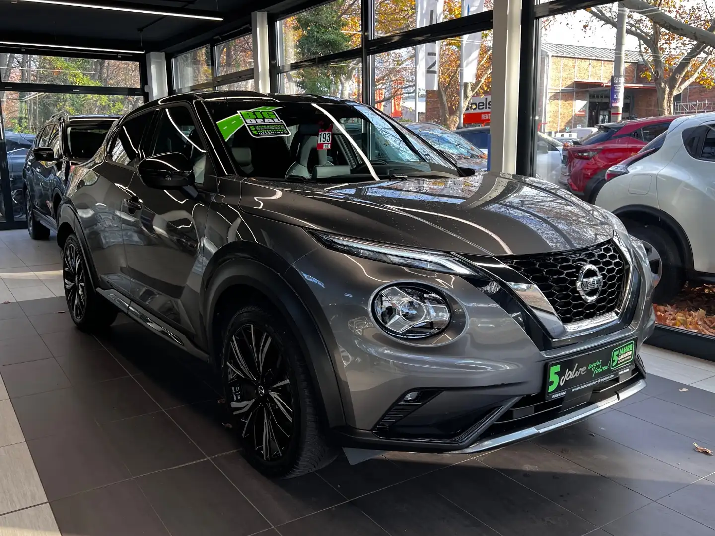 Nissan Juke 1.0 DIG-T N-Design Alcantara+LED+SHZ+Kam. Grey - 2