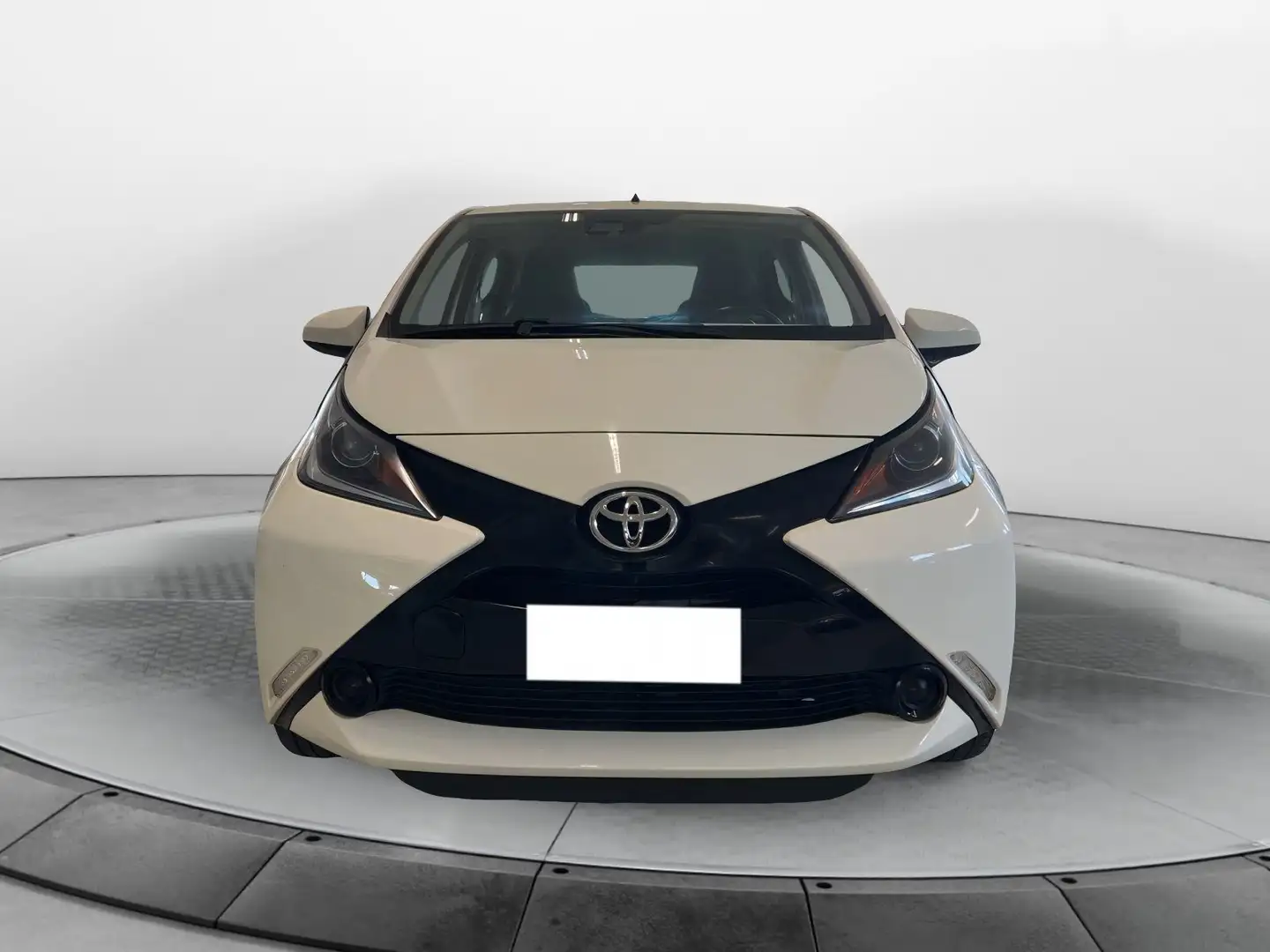 Toyota Aygo 1.0 VVT-i 69 CV 5 porte x-cool TSS Bianco - 2