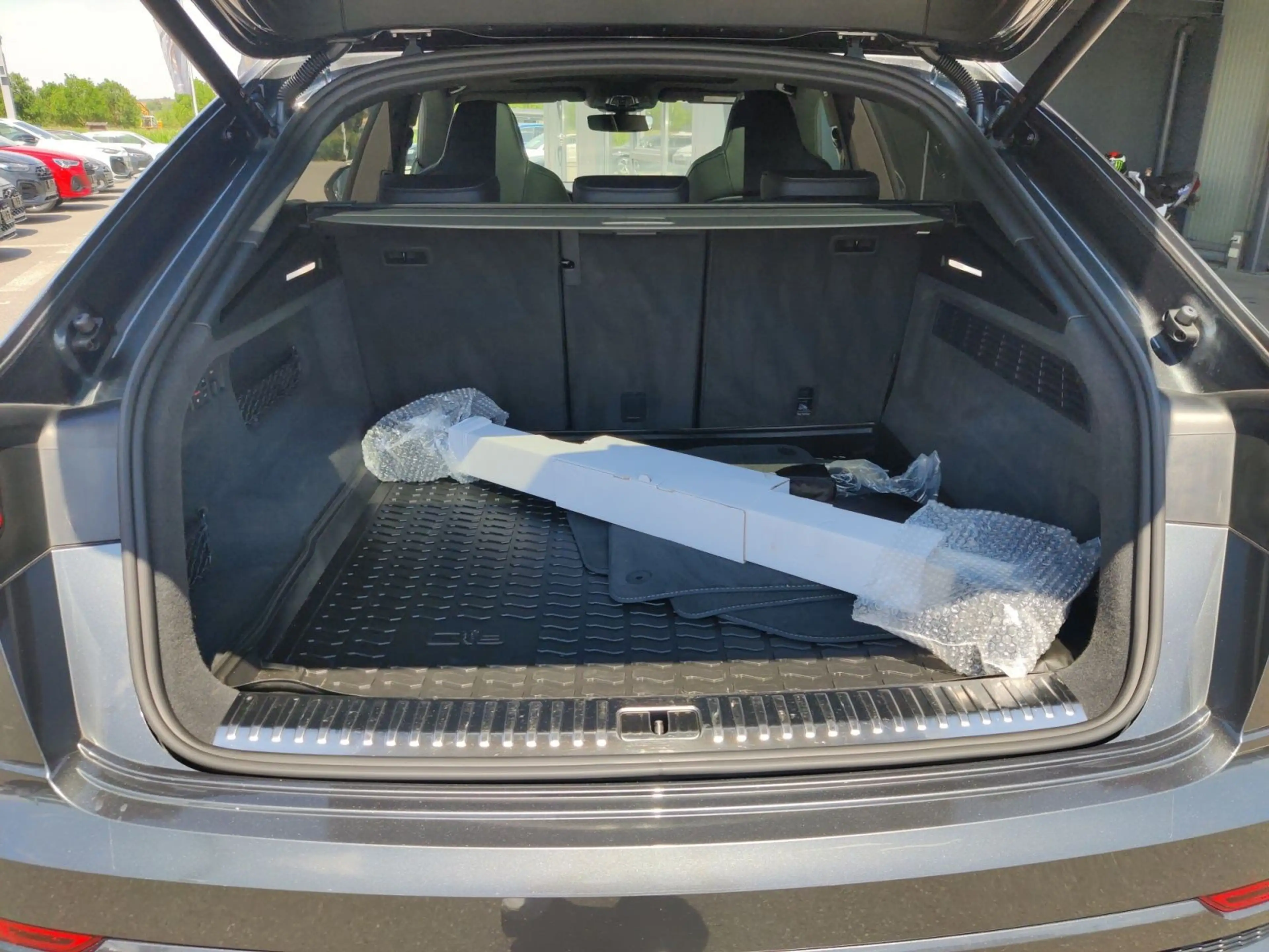 Audi SQ8 4.0 TFSI q. Tiptr., HD-Matrix, AHK, Standh. — photo 14