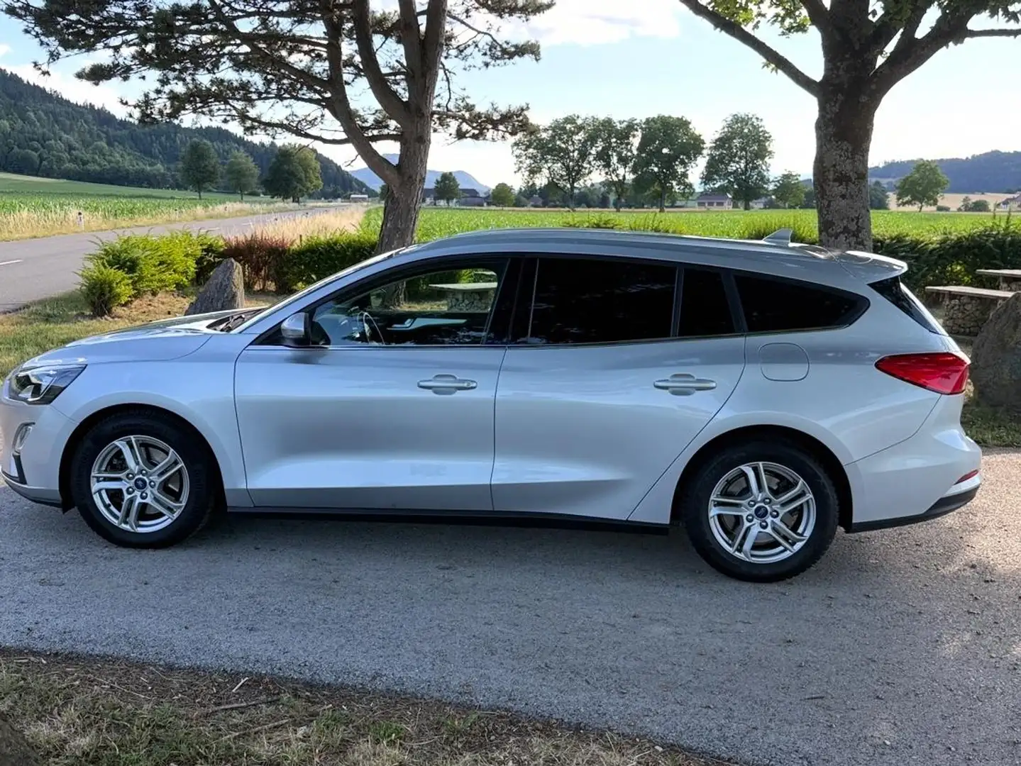 Ford Focus Focus Traveller 1,5 EcoBlue Cool Silber - 1