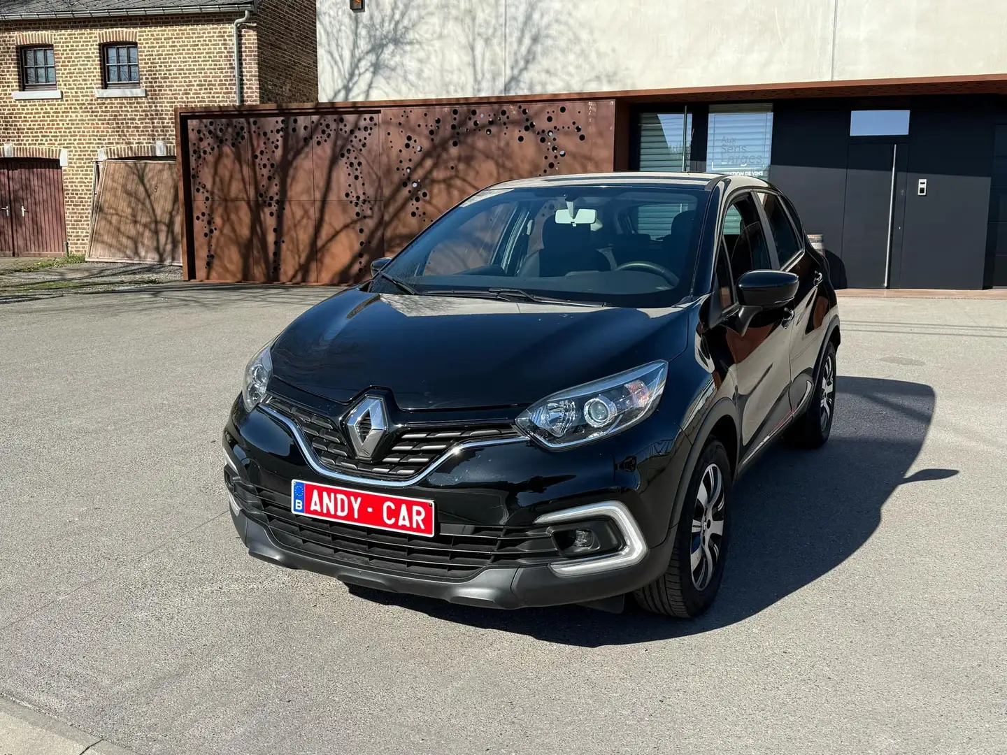 Renault Captur 0.9 TCe ** 27.000 km ** AIRCO ** GPS ** GARANTIE** Zwart - 1
