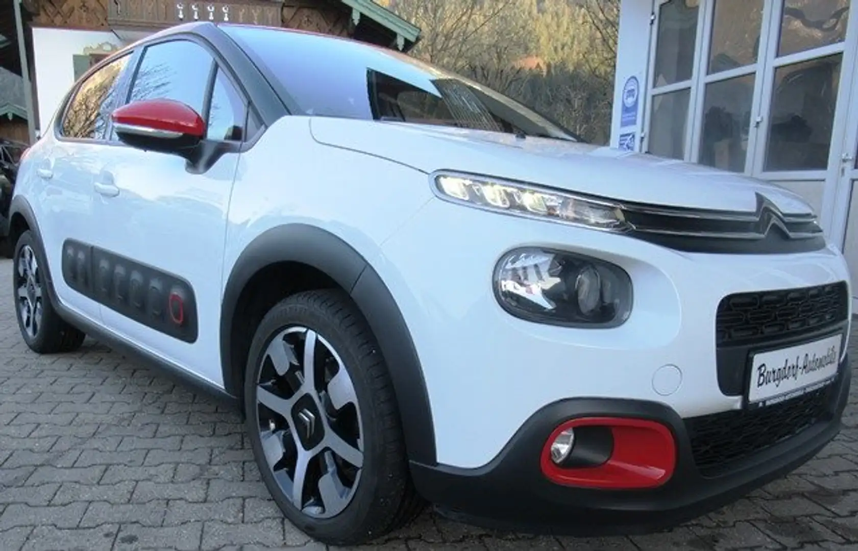 Citroen C3 PureTech 110 Shine Automatik Weiß - 1
