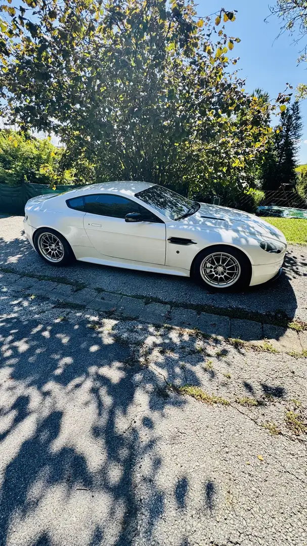 Aston Martin Vantage V8 Sportshift - 1