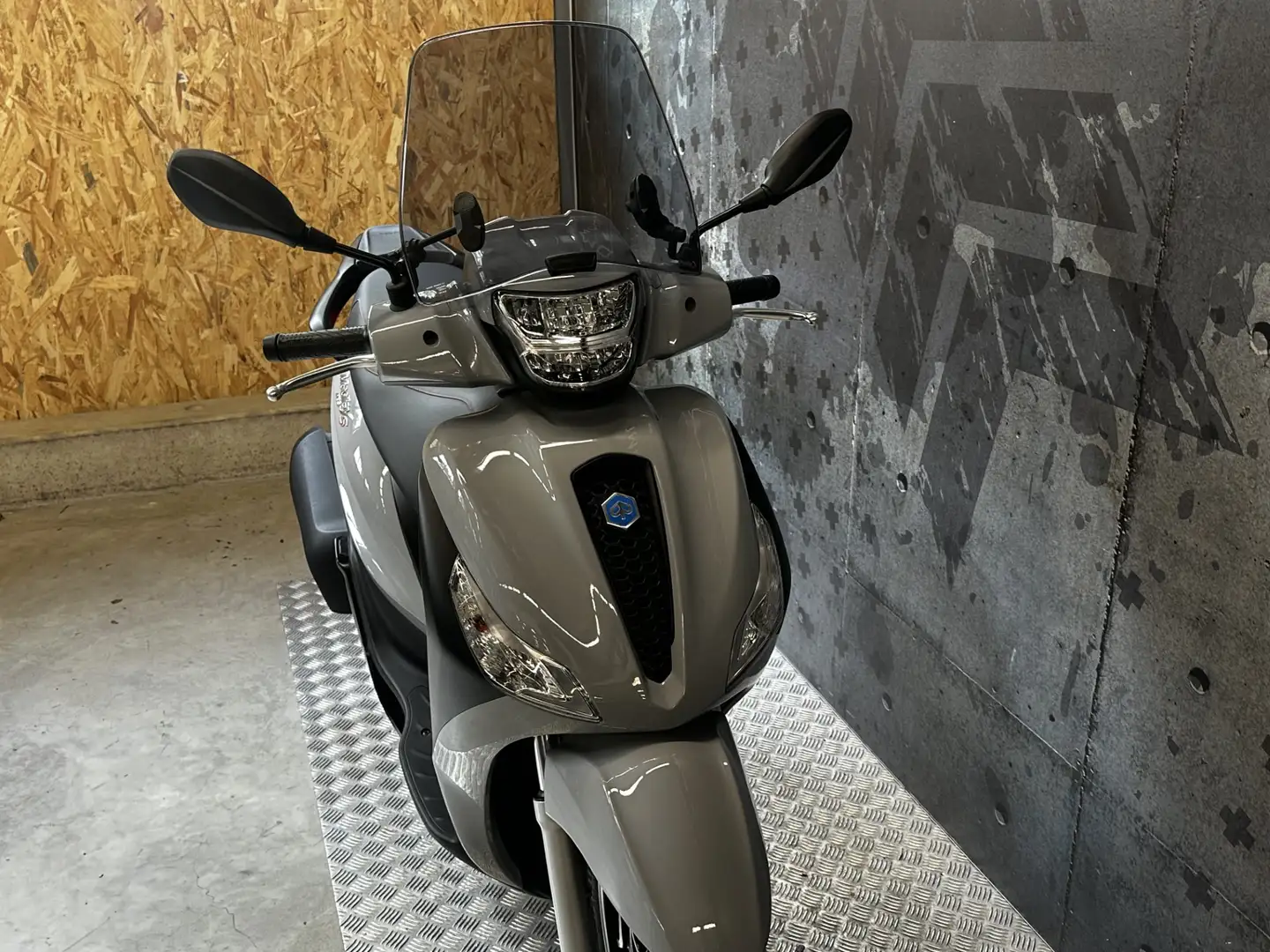 Piaggio Medley 125 Gris - 2