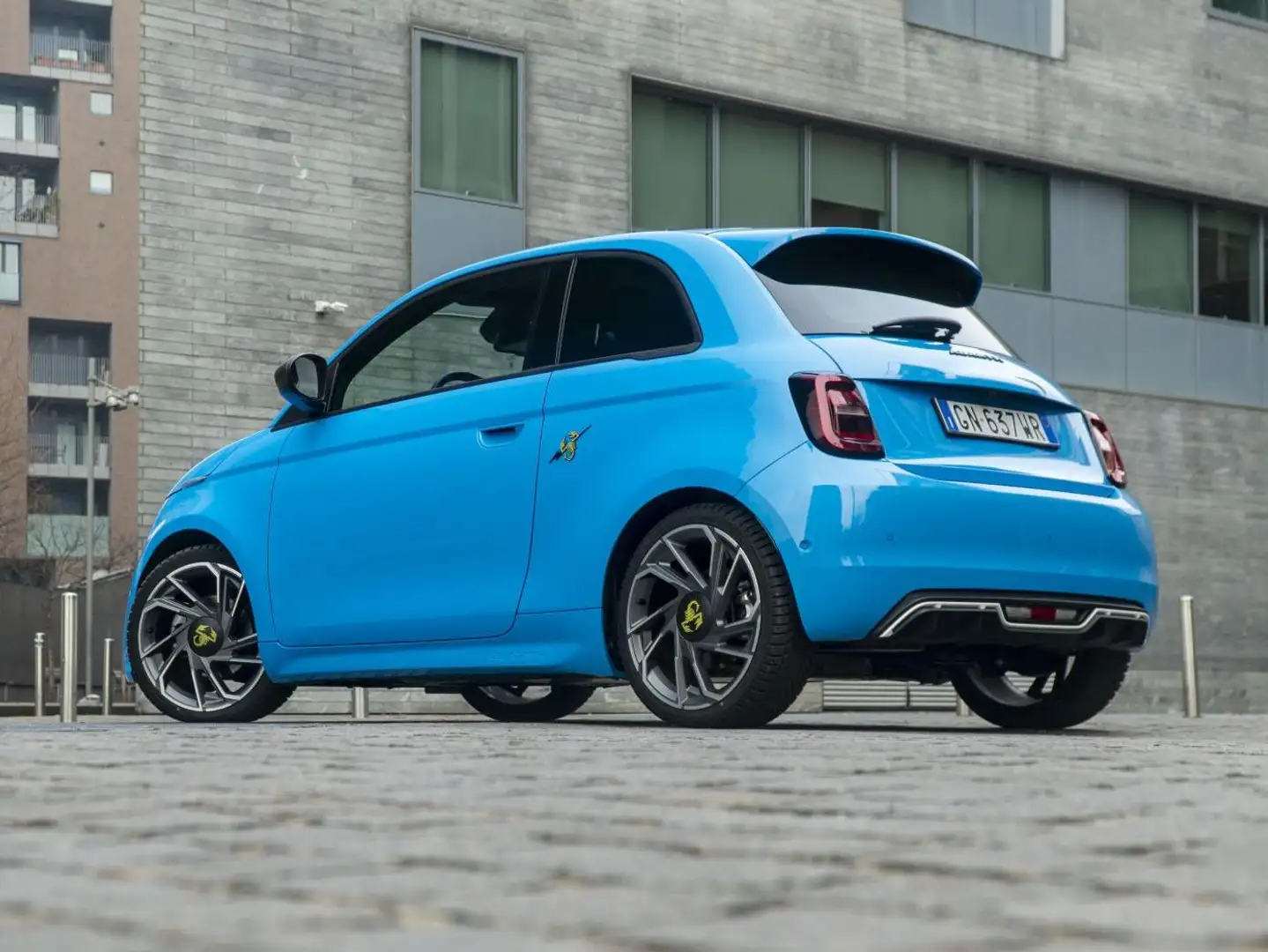 Abarth 500C 500e Cabrio 500e Cabrio 42 kWh Scorpionissima Blau - 1