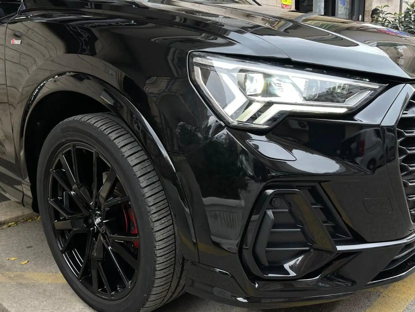 Audi Q3 Sportback Schwarz - 2