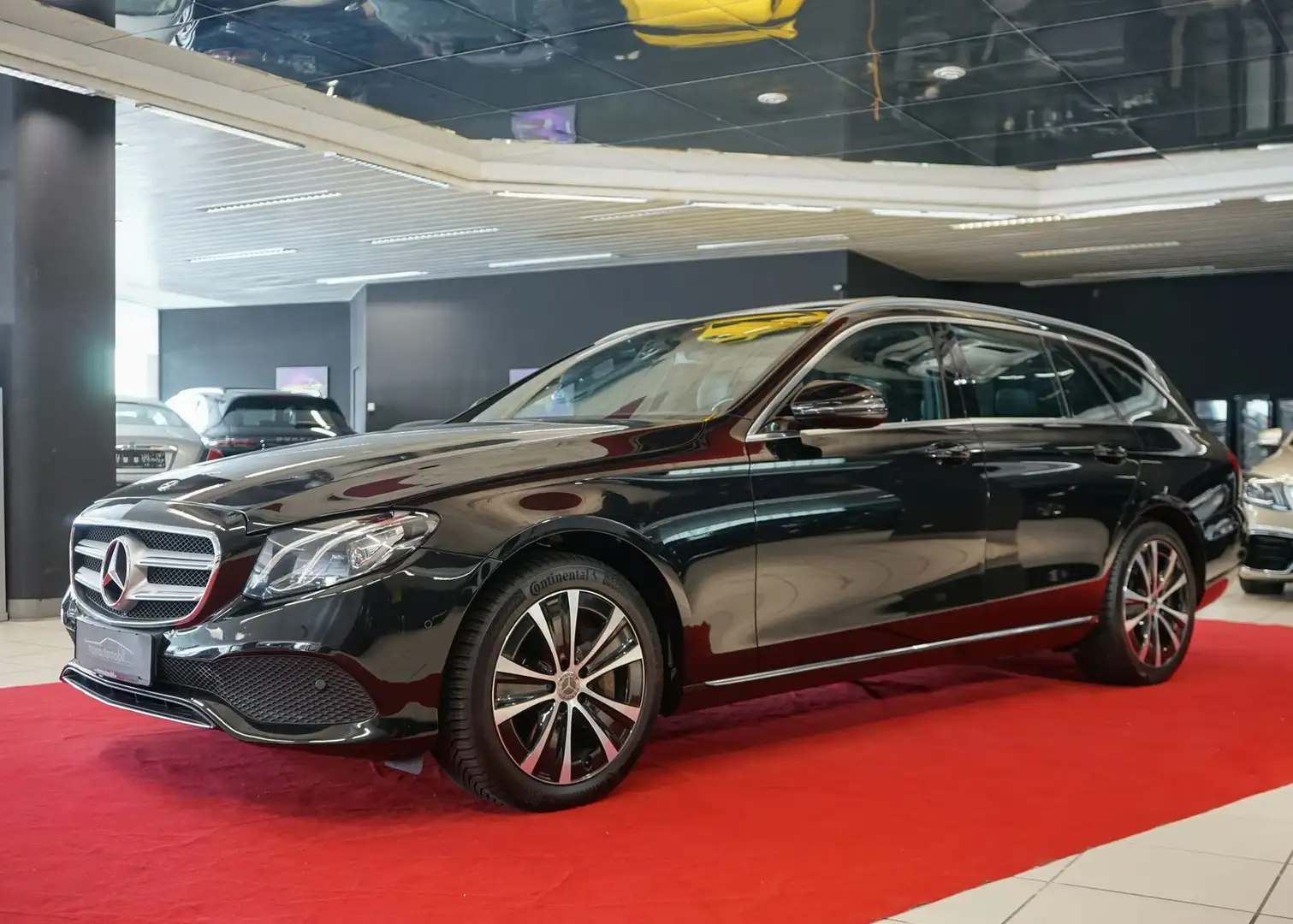 Mercedes-Benz E 400 T 4Matic AHK LED HeadUp Burmester Glasdach Zwart - 2