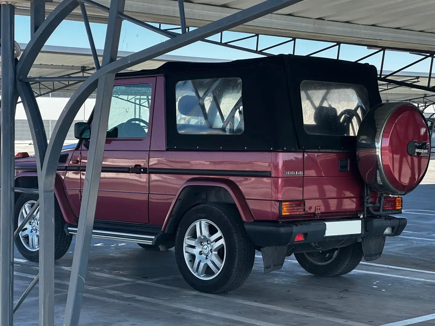 Mercedes-Benz G 300 GD Rojo - 1