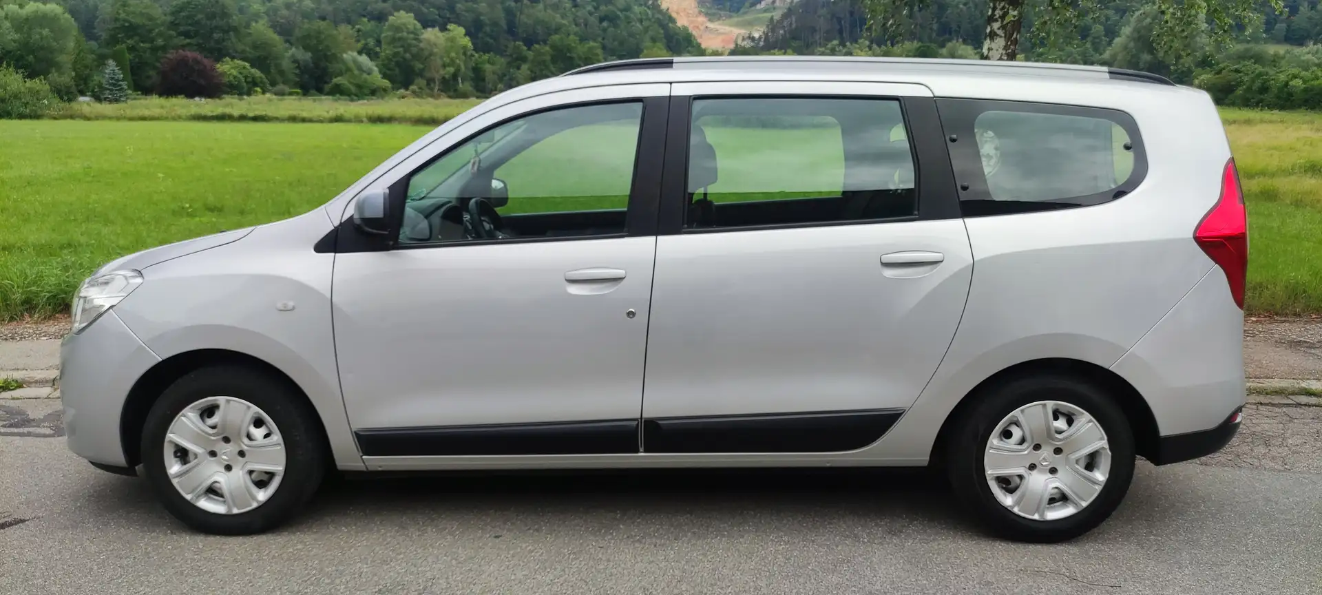 Dacia Lodgy SCe 100 Laureate Stříbrná - 2