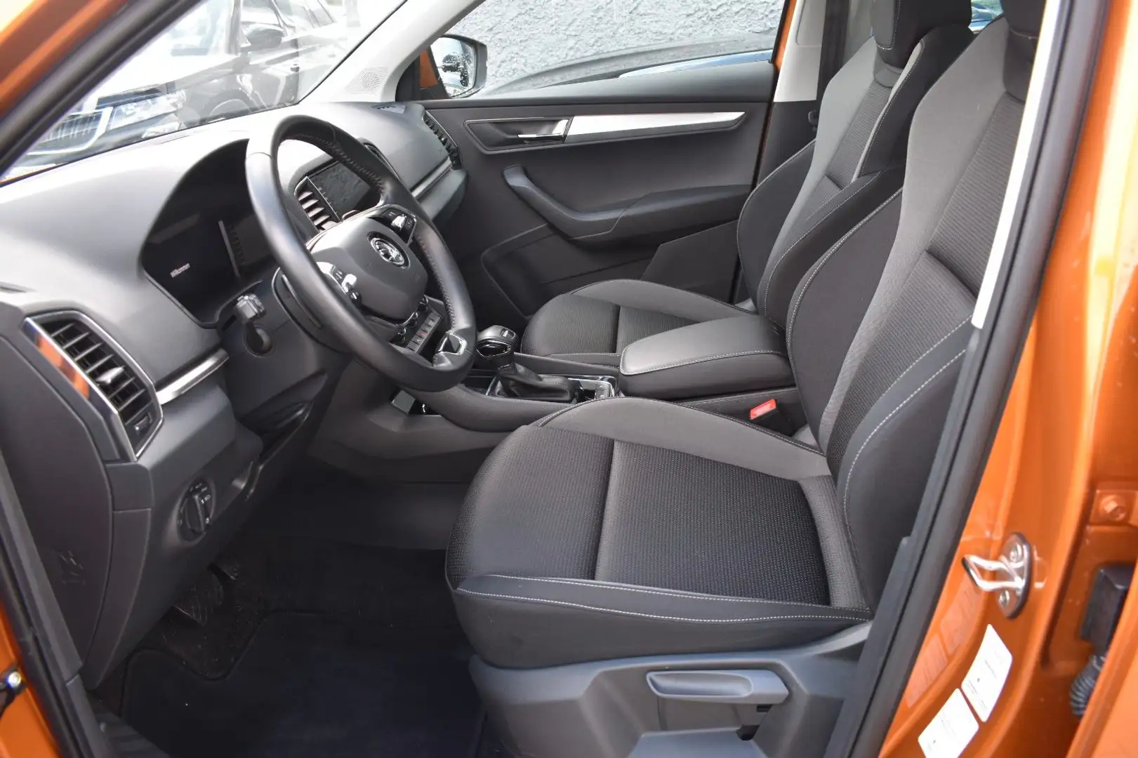 Skoda Karoq 1.5 TSI Tour AMBITION*VIRTUAL*LED*SHZ*PANO Pomarańczowy - 2