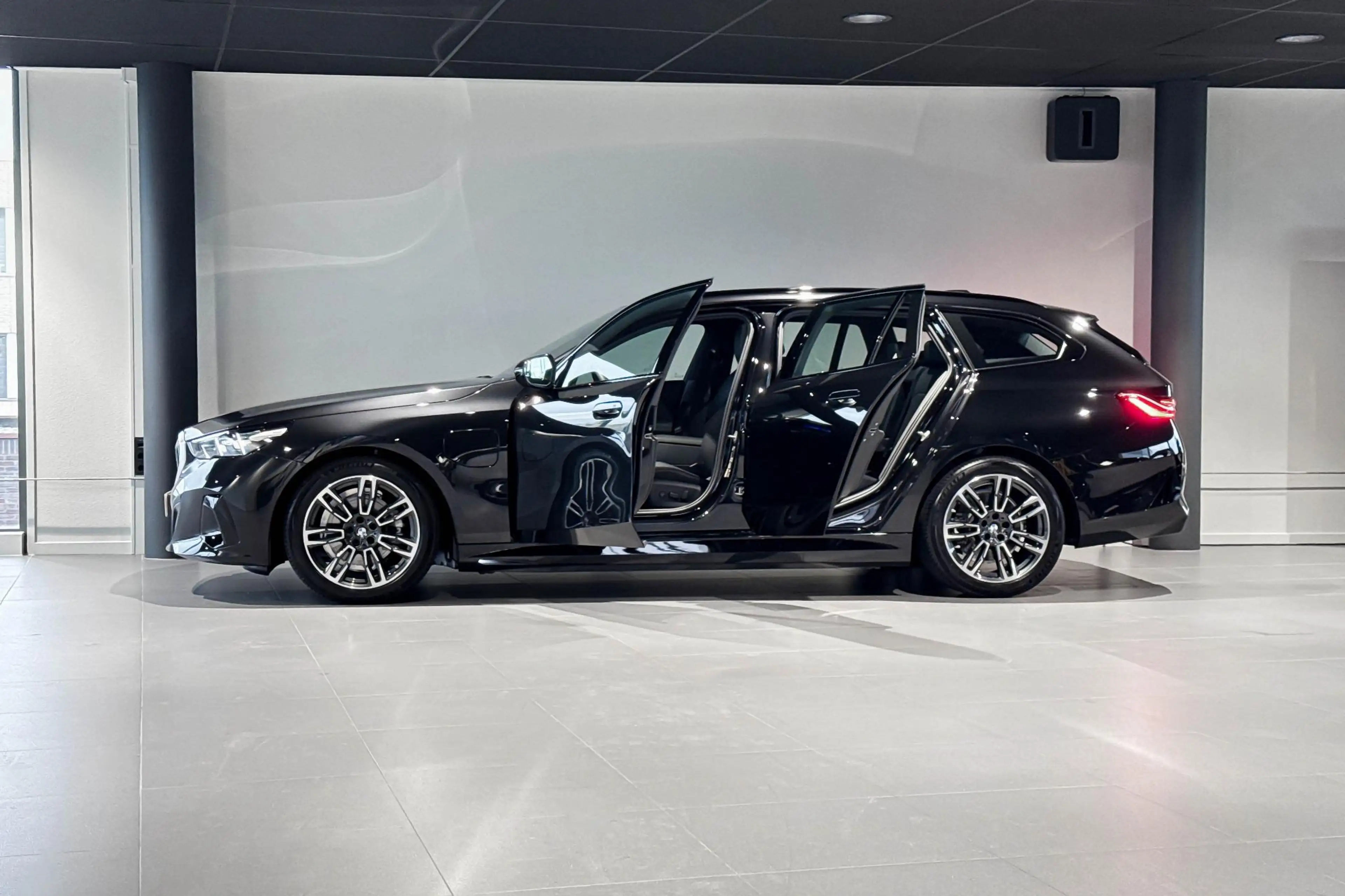 BMW 530 5 Serie Touring 530e M Sport | trekhaak — photo 3