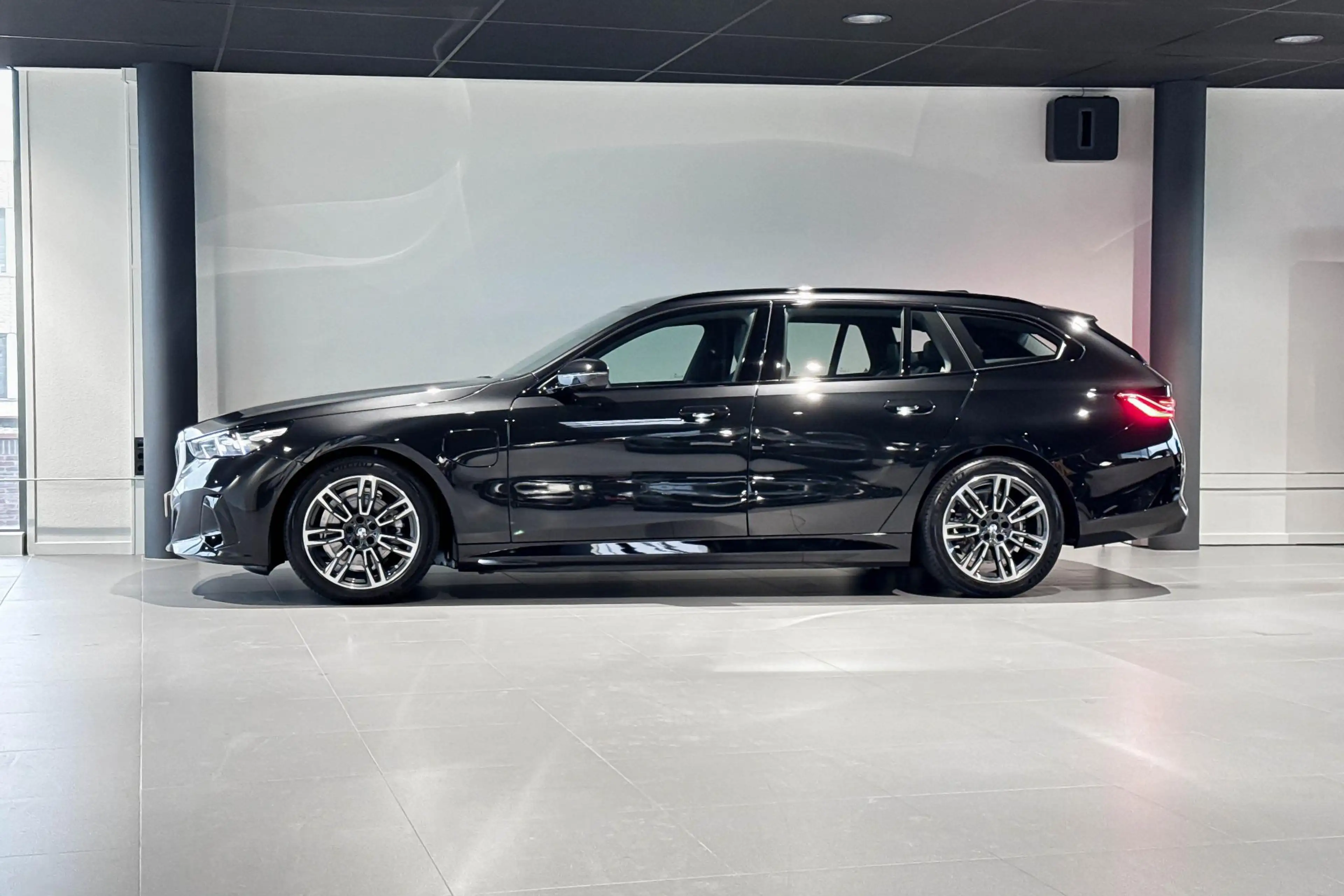 BMW 530 5 Serie Touring 530e M Sport | trekhaak — photo 2