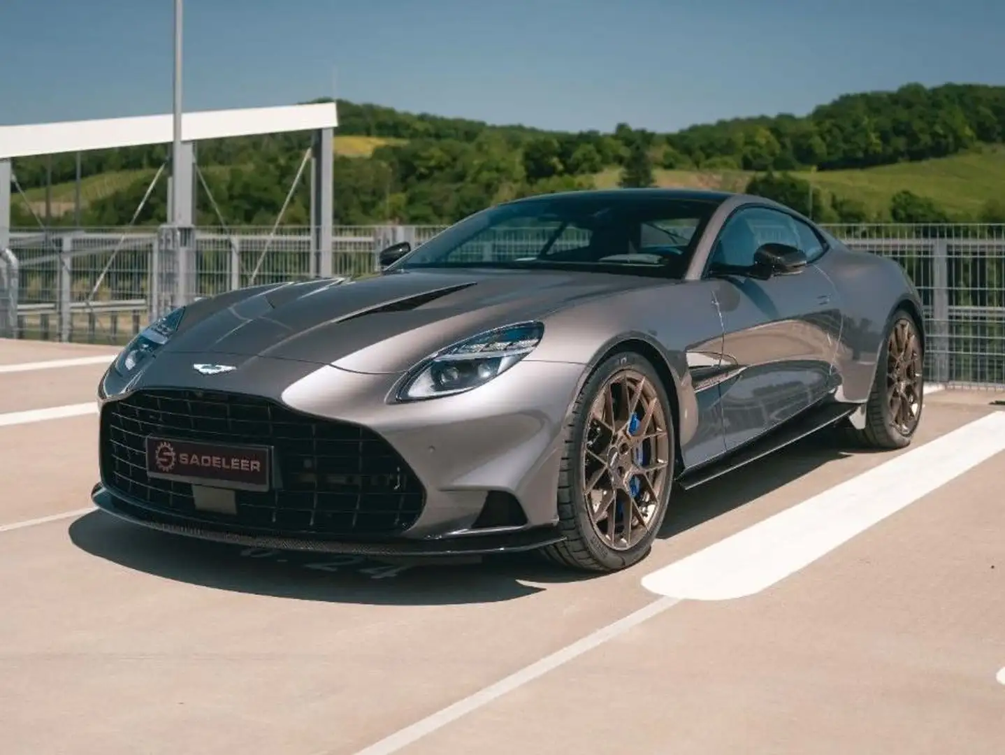 Aston Martin Vanquish Szürke - 2