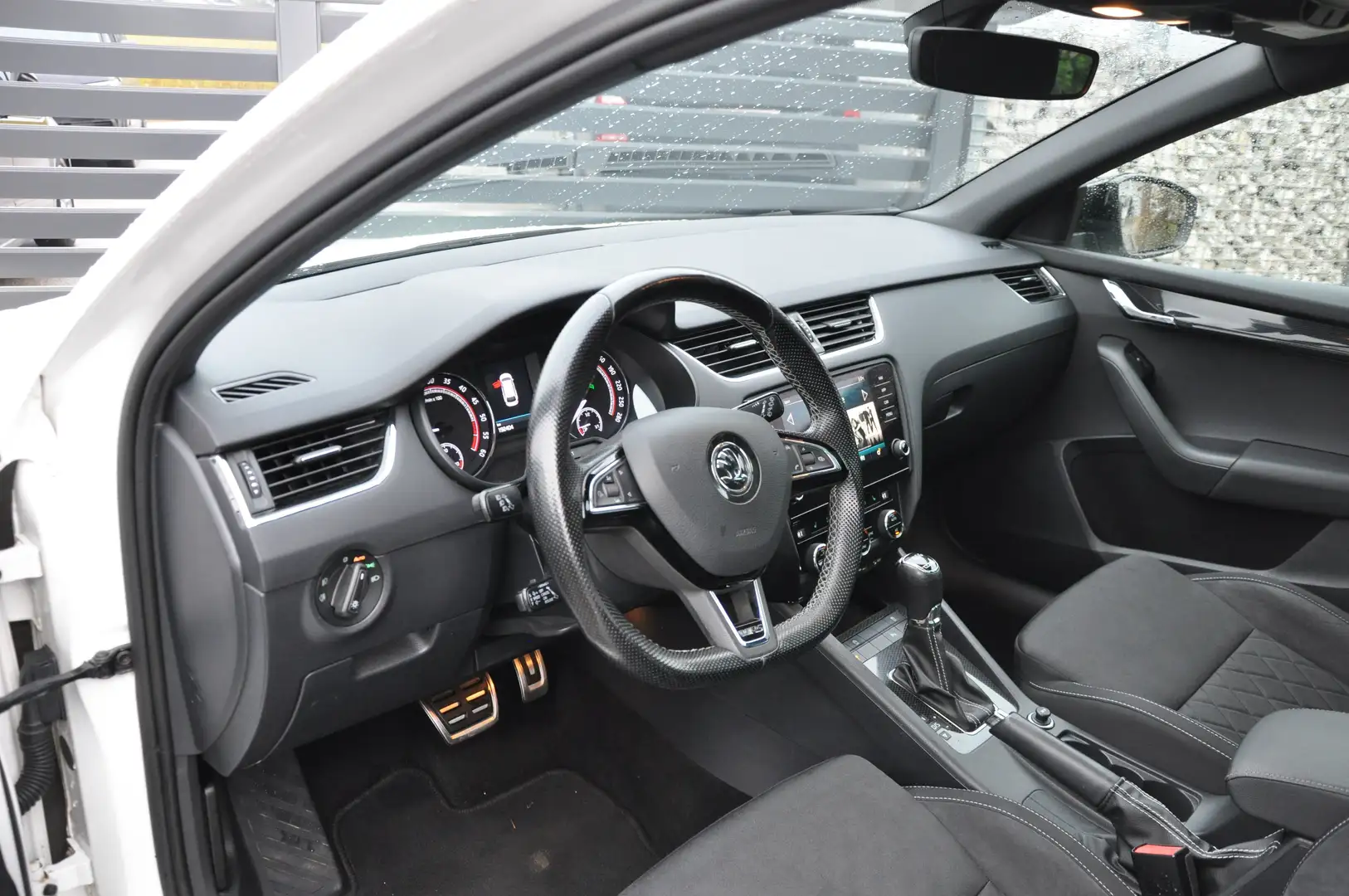 Skoda Octavia Octavia Combi RS 2,0 TDI 4x4 DSG RS Pano AHK Weiß - 2