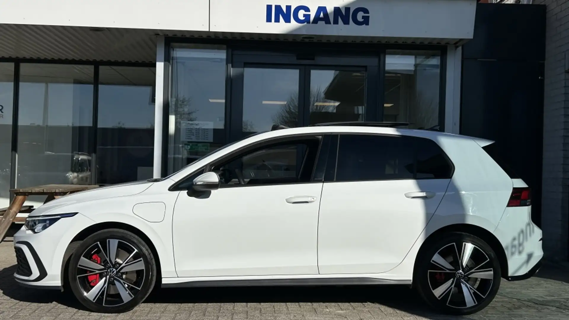 Volkswagen Golf GTE 1.4 eHybrid | Panoramadak | Stoelverwarming Wit - 2
