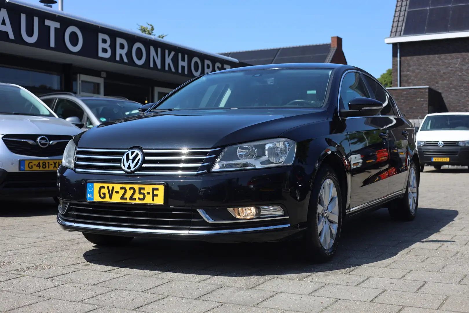 Volkswagen Passat 1.4 TSI HIGHLINE I CLIMA | CRUISE I NAVI | TREKHAA Zwart - 1