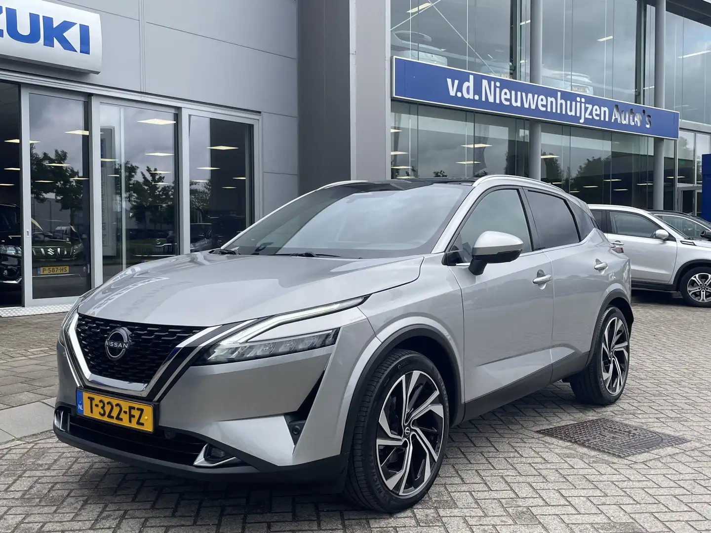 Nissan Qashqai 1.3 MHEV Xtronic Tekna Plus | Elektrische stoel | Gris - 2
