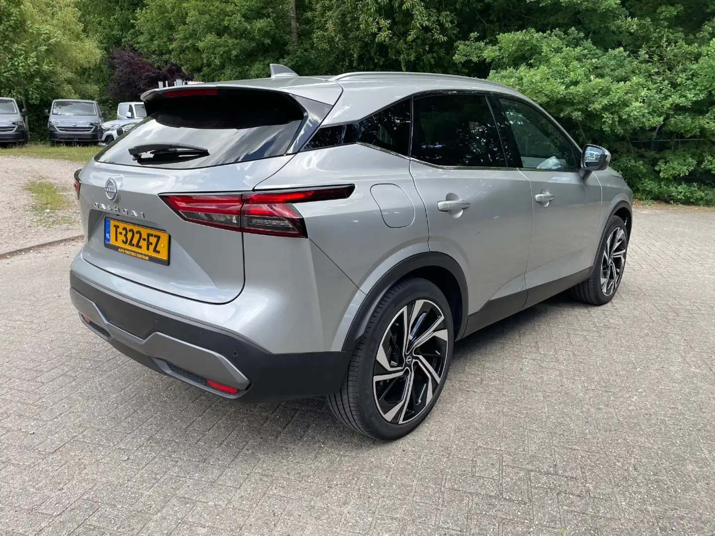 Nissan Qashqai 1.3 MHEV Xtronic Tekna Plus | Elektrische stoel | Grijs - 2