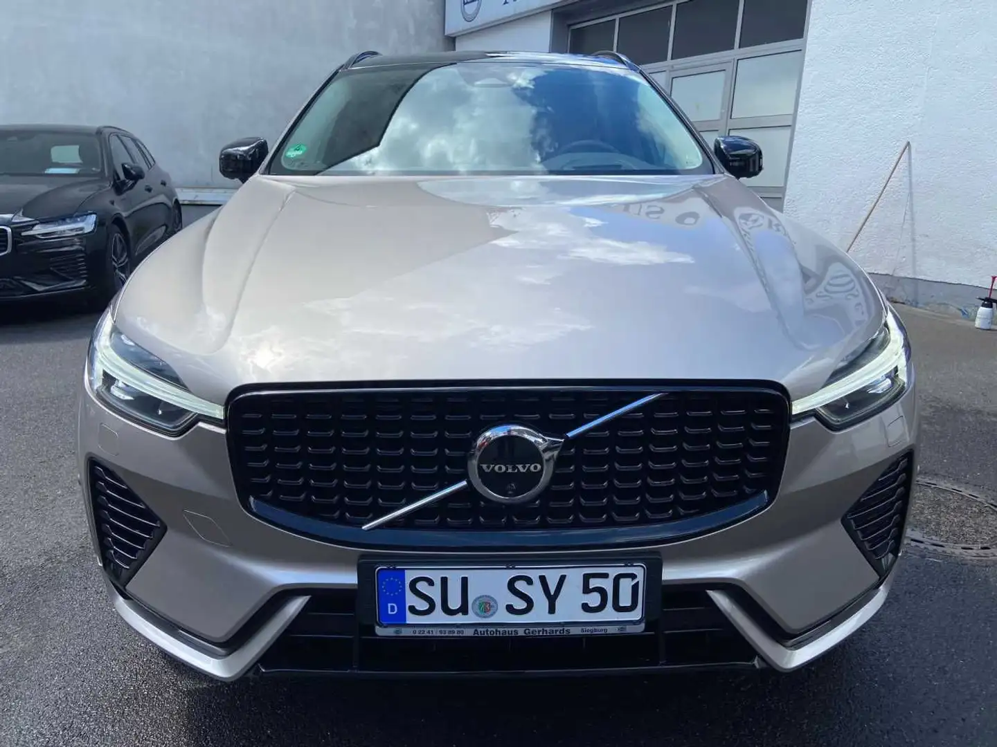 Volvo XC60 Ultimate, T8 AWD Plug-in Hybrid, Dark, B&W, - 2