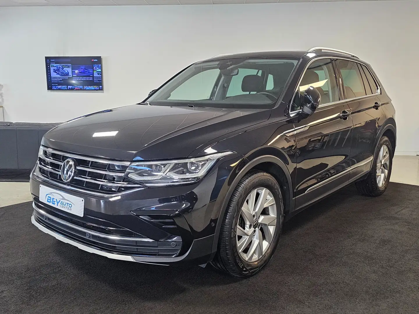 Volkswagen Tiguan 1.5 TSI Automaat ** 70.891 km ** Pano dak Schwarz - 1