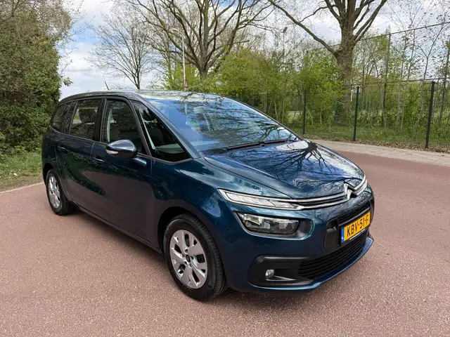 Citroen Grand C4 Spacetourer view 3