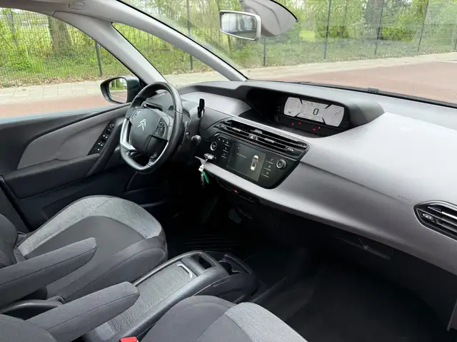 Citroen Grand C4 Spacetourer view 10