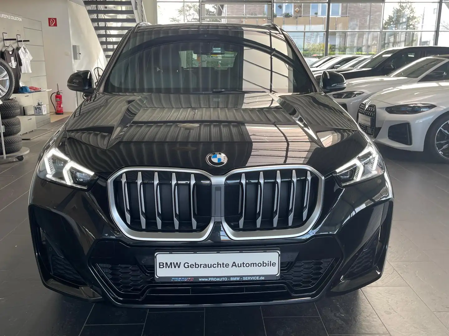 BMW X1 18i sDrive M Sport M- AHK/PANO/K.Zg/19° Schwarz - 2