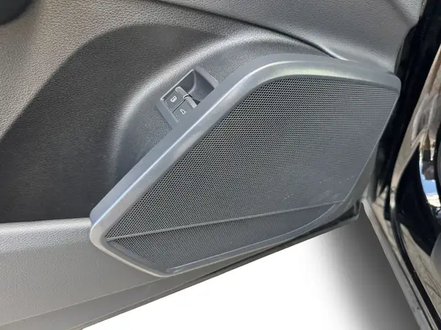 Audi Q5 view 11